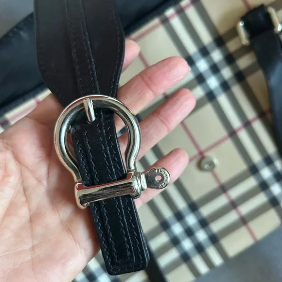 Burberry House Check Buckle Tote bag like new! - Picture 9 of 16